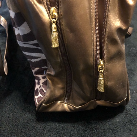 5/$20 Animal print multiple pocket bag/purse - Picture 2 of 5